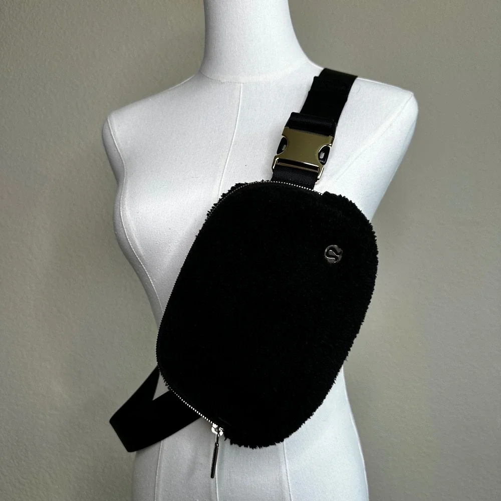 Lululemon Everywhere Belt Bag Fleece Black Gold Hardware LU9B18S Sherpa Bag